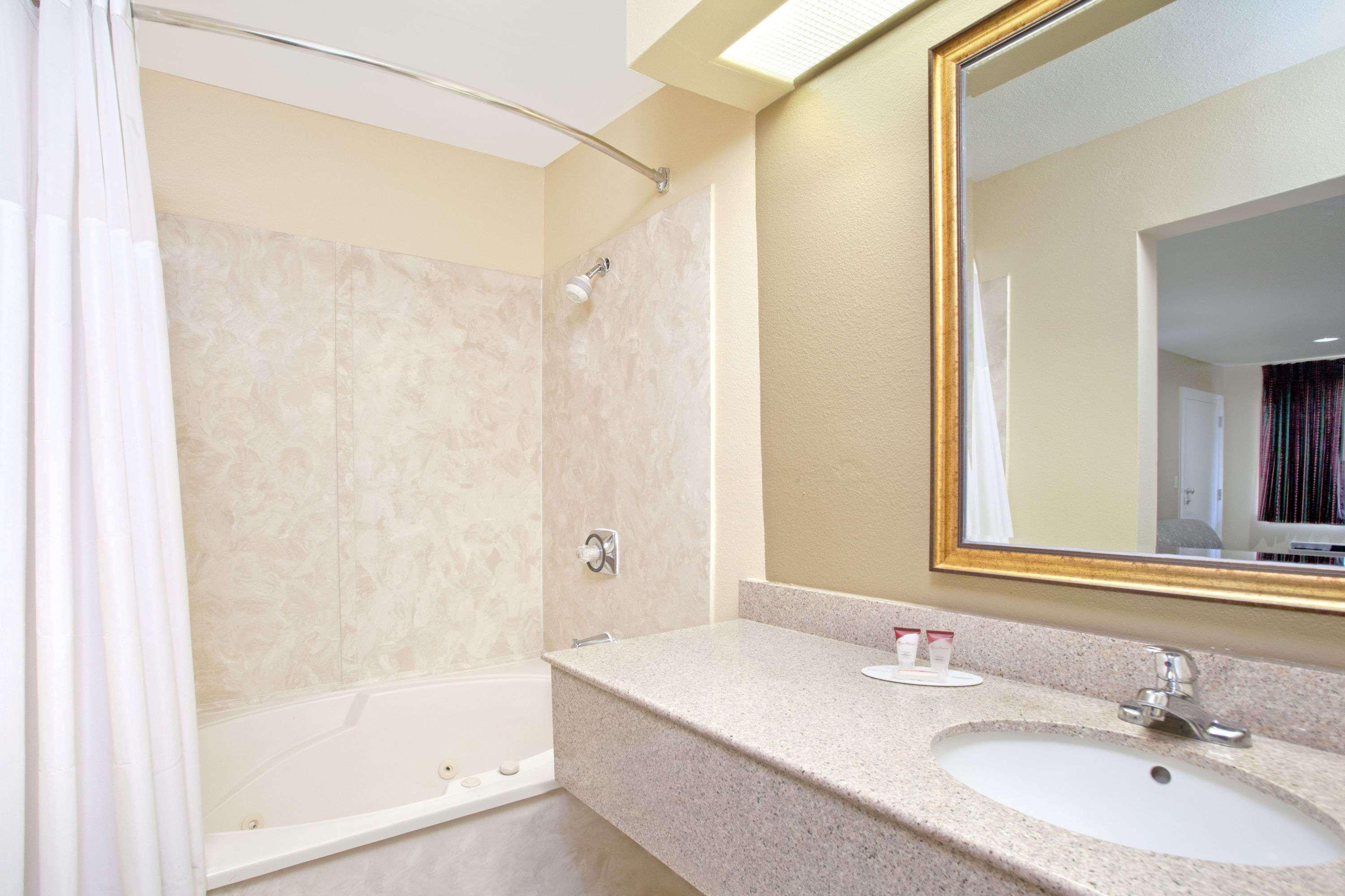 Days Inn By Wyndham Kerrville Buitenkant foto